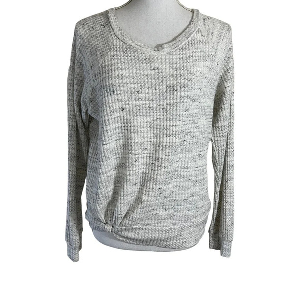 Socialite Heather Gray Textured Knit Sweater Size Medium Knotted Hem Long Sleeve - Picture 1 of 6